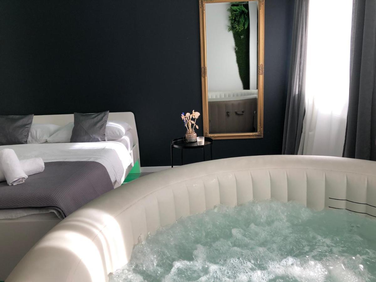 Apartment Zagreb Jacuzzi Экстерьер фото