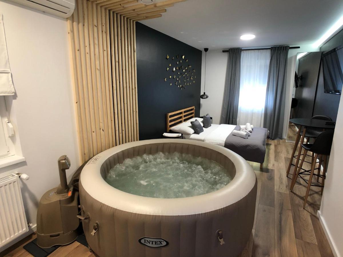 Apartment Zagreb Jacuzzi Экстерьер фото